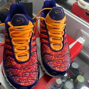 Brand new never worn Nike air ax plus youth